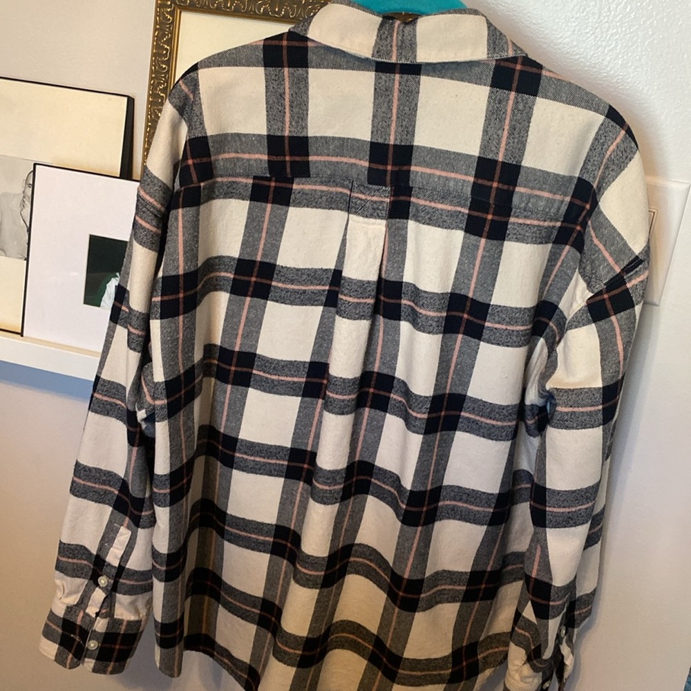 Levi’s Women’s Flannel Plaid  Shirt Size Large - Picture 2 of 8